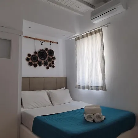 Nikos * Mykonos Town