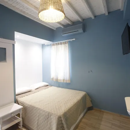 Nikos Hostel *