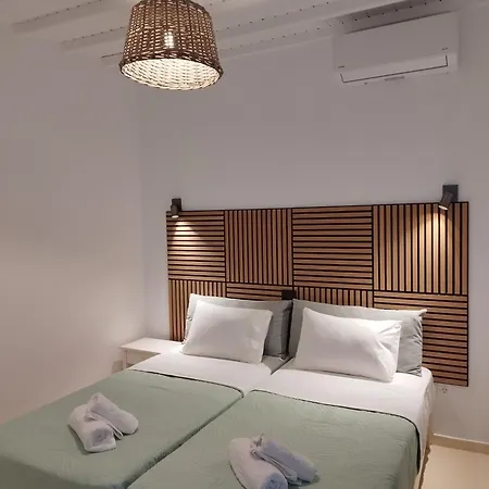 Nikos Hostel *