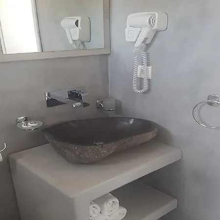 Nikos Hostel *